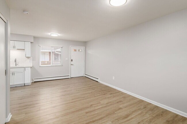 Building Photo - 639 Riverview Dr