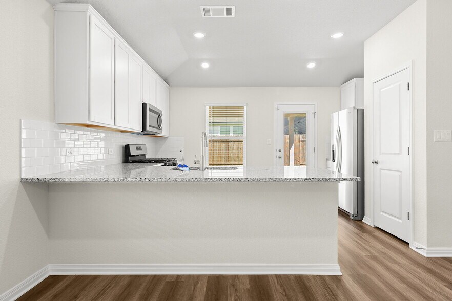 Building Photo - 821 Sun Grove Trl