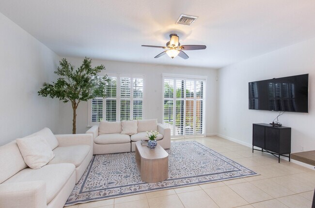 Building Photo - 10349 Wellington Parc Dr