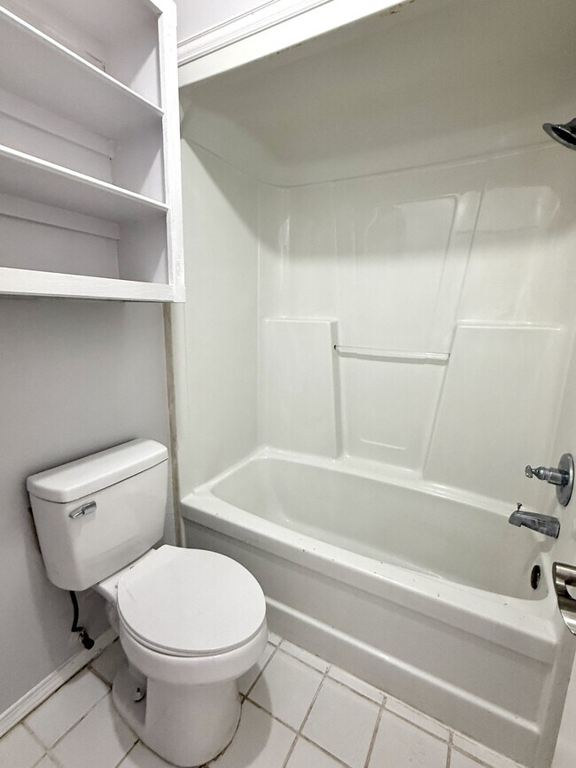 Building Photo - 427 N Rockford Pl