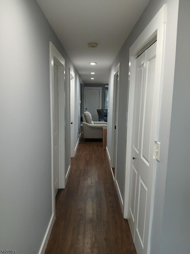 Building Photo - 17 Thomas St