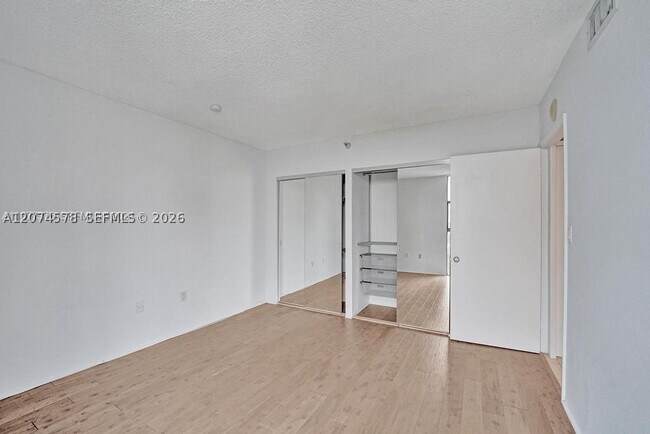 Building Photo - 20505 E Country Club Dr