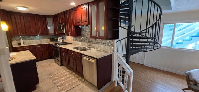 Building Photo - 2 bedroom 2 bath with Study den in Kailua!