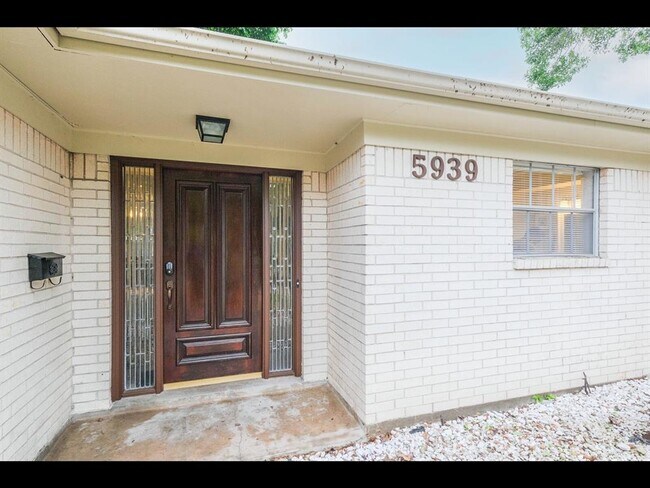 Building Photo - 5939 W Bellfort Ave