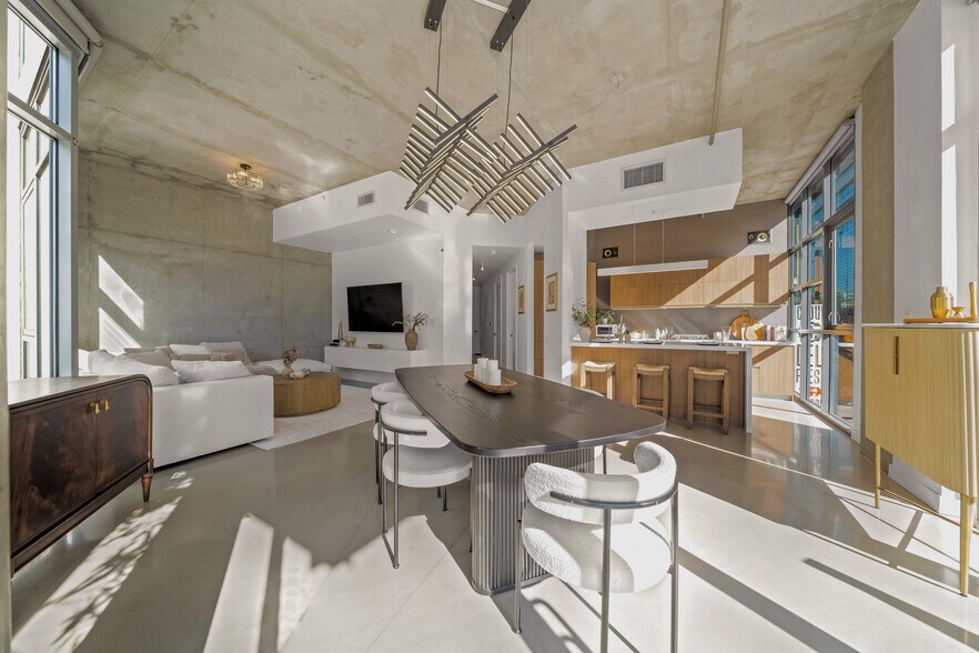 Building Photo - 1050 Island Ave