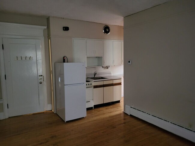 Interior Photo - 529 North Pinckney Street