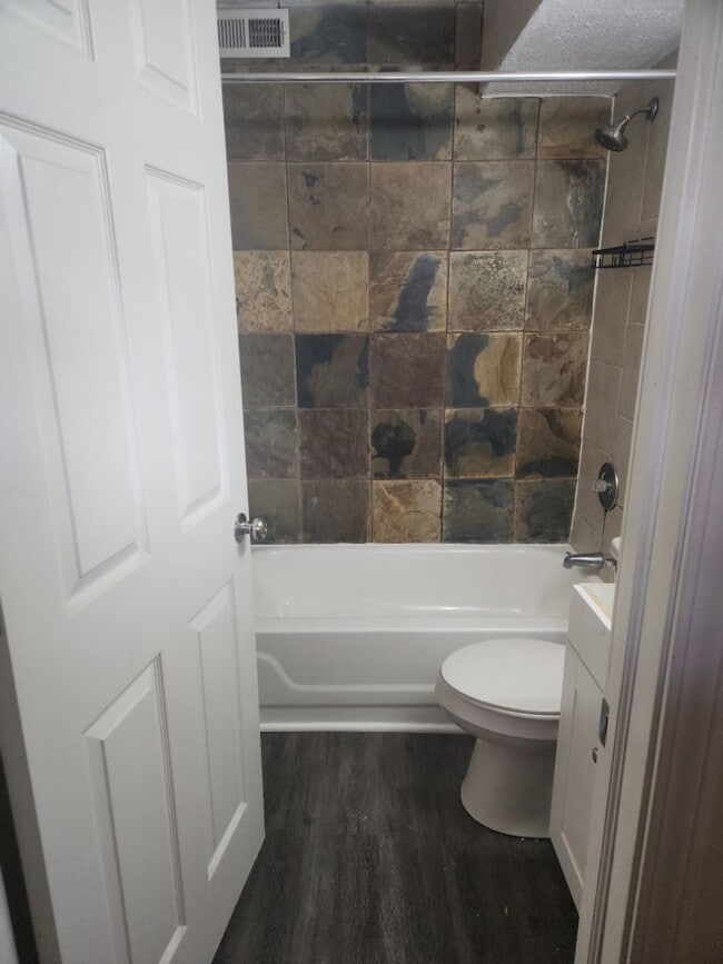 Building Photo - 1601 Broadway