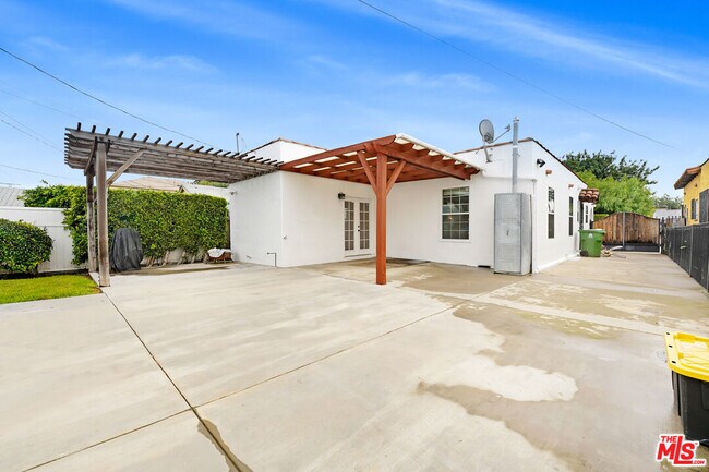 Building Photo - 2315 Cochran Ave