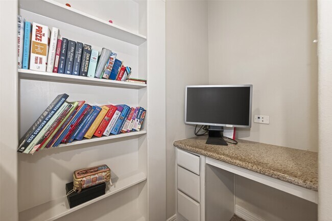 Building Photo - 4311 Red Oak Grove Ct