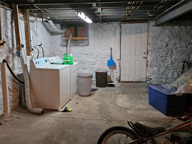 Building Photo - 3807 Potomac St