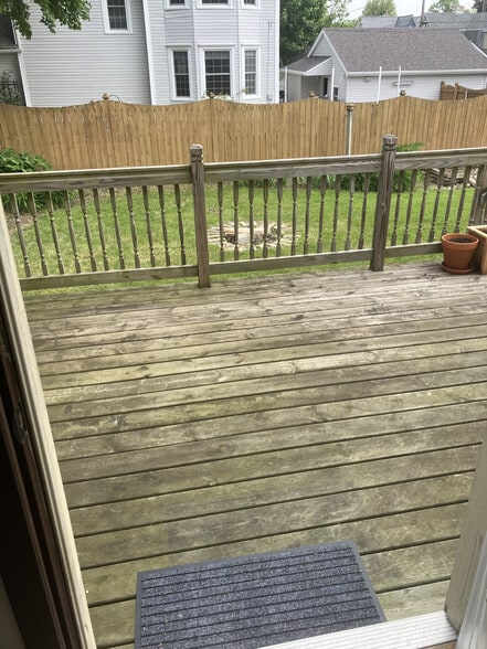 Side Deck - 901 N 14th St