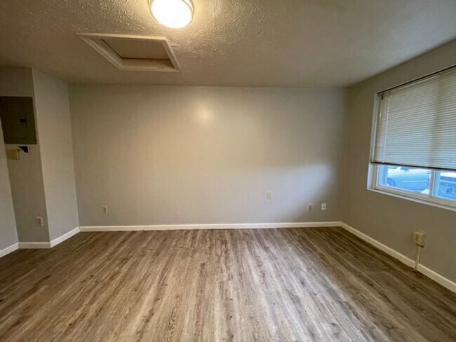 Building Photo - Daleville Studio - Open Jan 2026