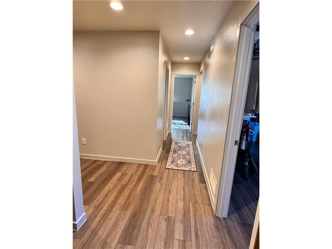 Building Photo - 810 16th St S