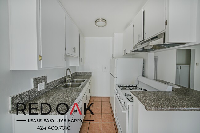 Building Photo - ~$300 OFF Each Month~ Stylish One Bedroom ...