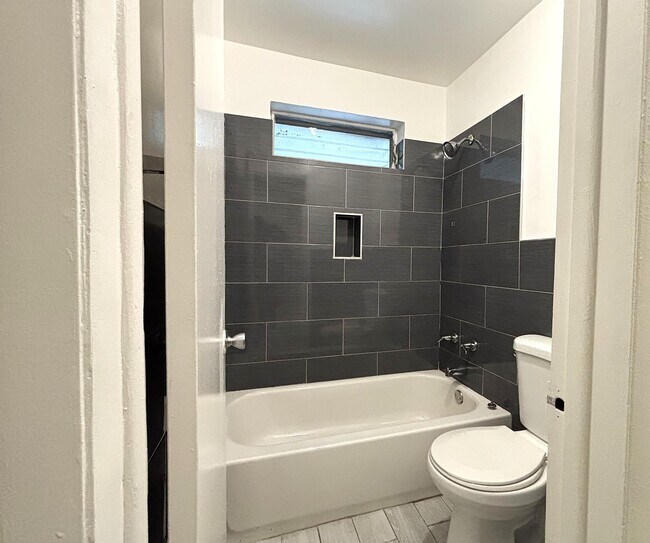 Building Photo - 491 NW 42nd Ave