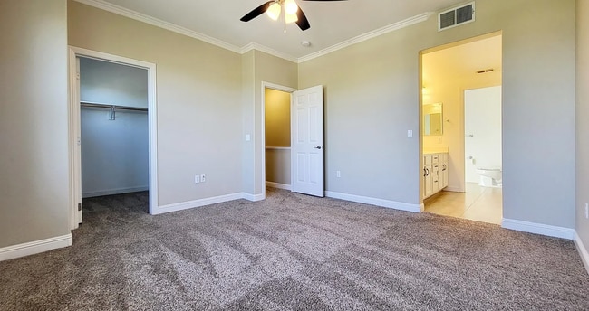 Building Photo - Beautifully Remolded Upscale 2 bed 2 bath ...