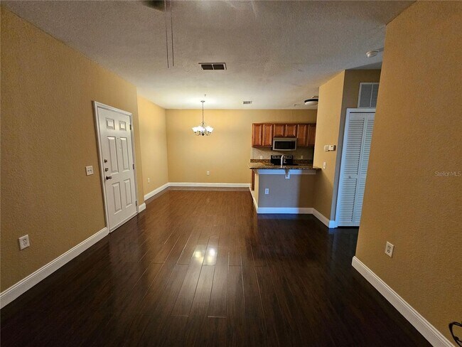 Building Photo - 1/1 second floor condo in Gated Community SERENATA Metrowest