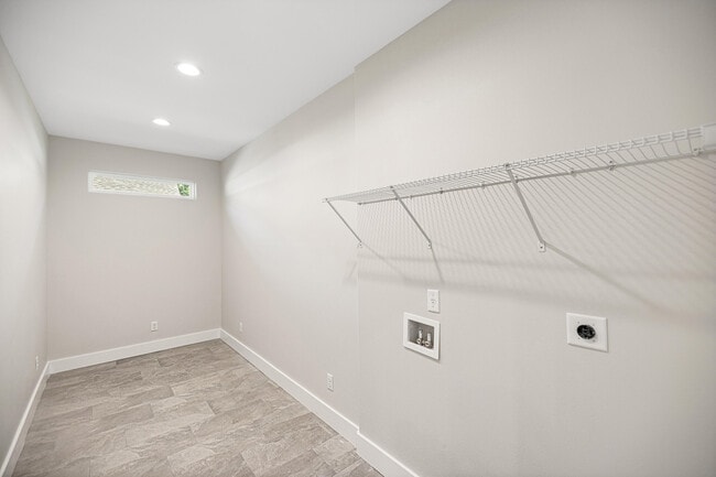 Building Photo - 109 Spruce St