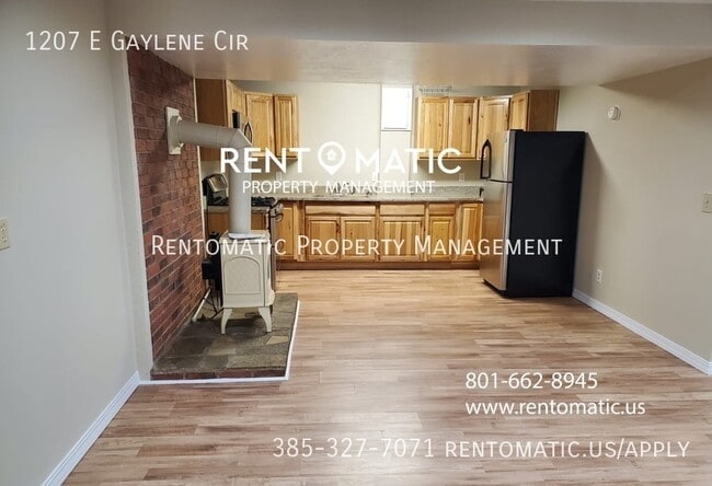 Building Photo - 1207 E Gaylene Cir