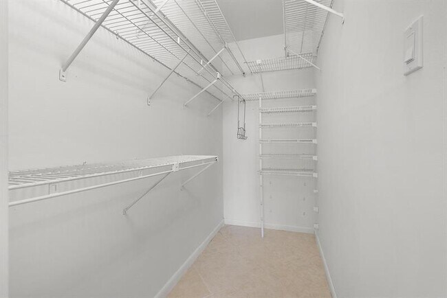 Building Photo - 1056 Exeter