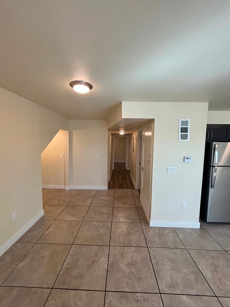 Building Photo - 123 1/2 E 88th St