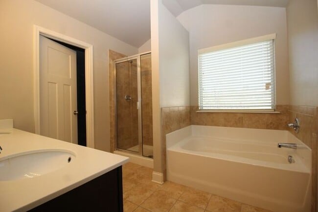 Building Photo - Brookside Crossing!