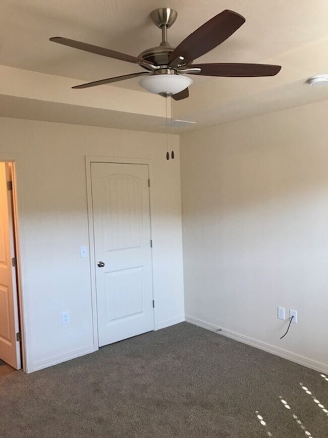 Building Photo - 3 Bedroom 2 Bath 2 Car Garage For Rent in Branson MO