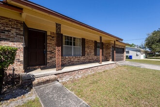 Building Photo - 1620 Bay Cir E