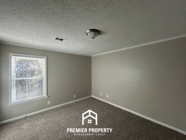 Building Photo - 9893 Cherokee Dr