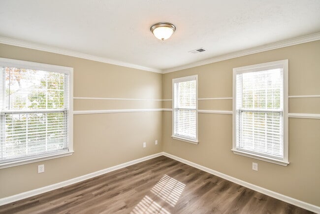 Building Photo - 4970 Promenade Dr SW