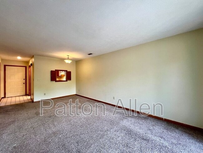 Building Photo - 530 Courtwood Ln