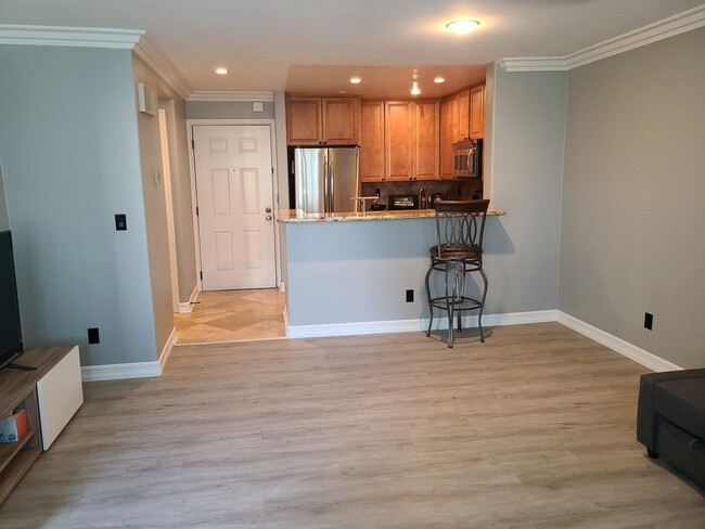 Building Photo - 1 bed 1 bath in UTC with great amenities P...