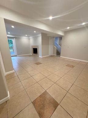 Building Photo - Newly Remodeled Beautiful and Spacious Shoreline Home