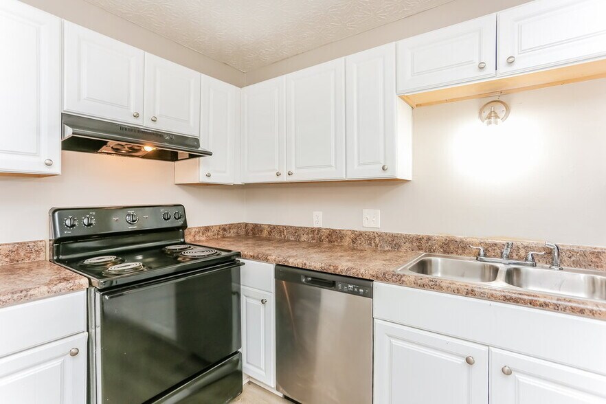 Building Photo - 1535 Springwood Dr SE