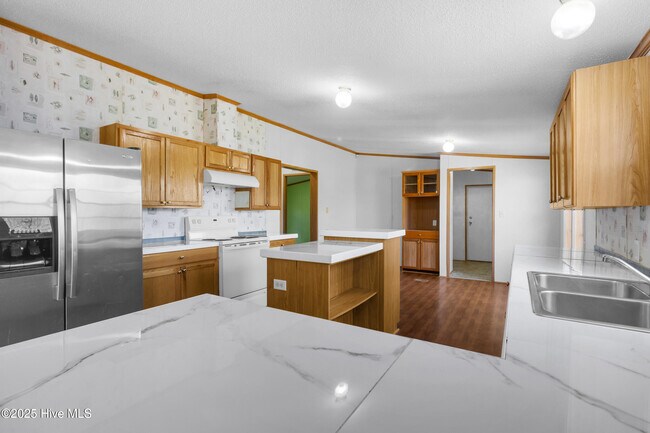 Building Photo - 170 Lariat Cir