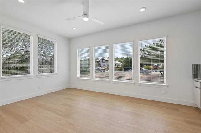 Building Photo - 4908 Turquesa Dr
