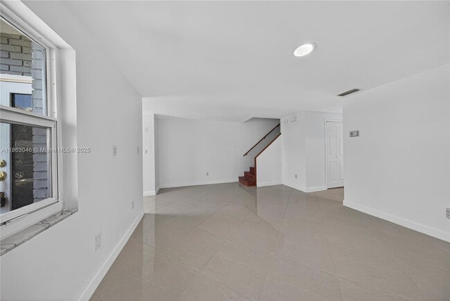 Building Photo - 301 Bonaventure Blvd