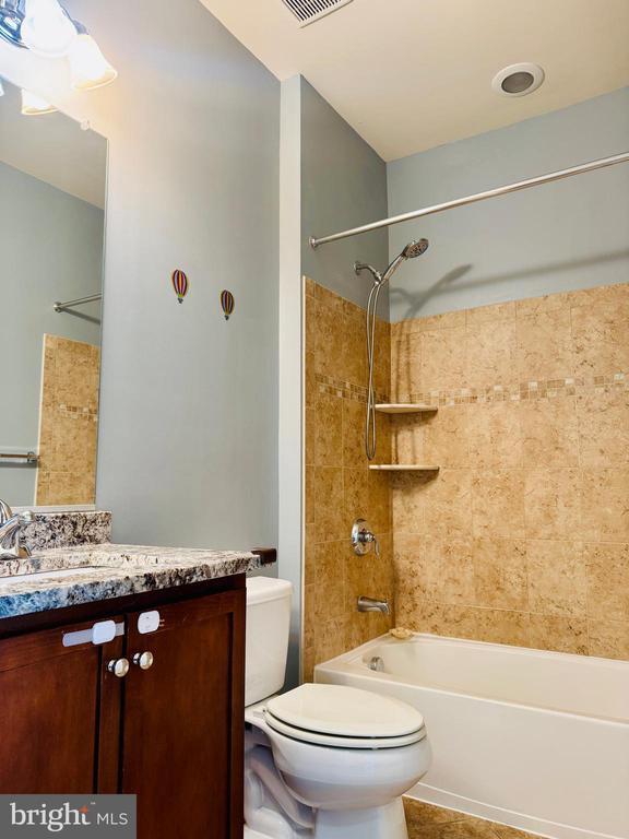 Building Photo - 5715 Rosanna Pl