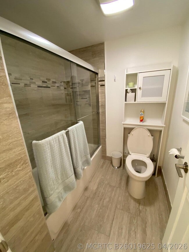 Building Photo - 9285 Vista Del Lago