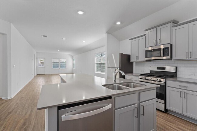 Building Photo - 245 Salt Springs Rd