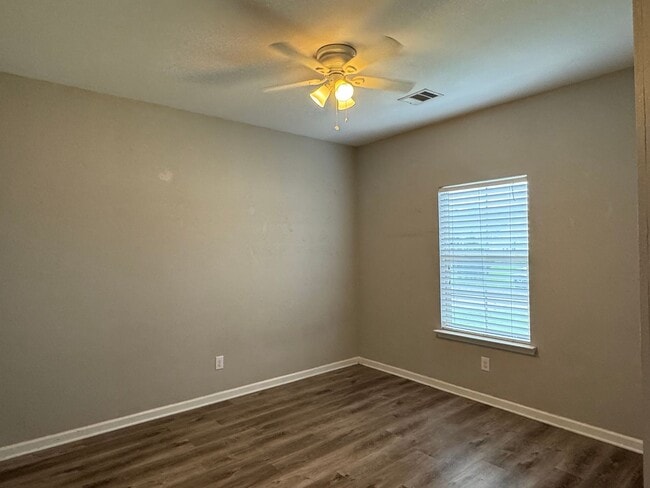 Building Photo - Beautiful Home for Lease in Denham Springs...