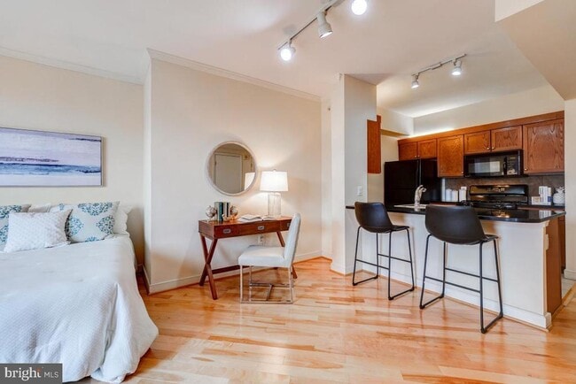 Building Photo - 631 D St NW