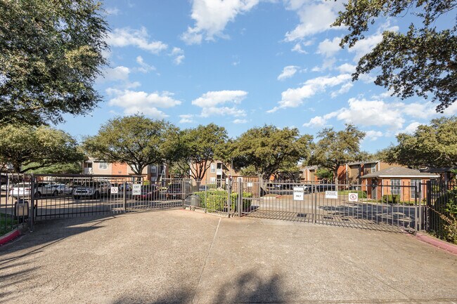 Building Photo - 3607 W Northgate Dr