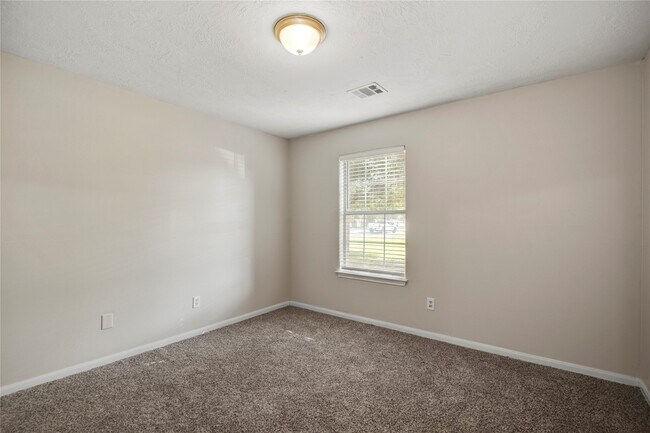 Building Photo - 16145 Sun View Ln