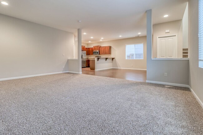 Building Photo - Spacious 4br/2.5ba house with garage in well maintained neighborhood