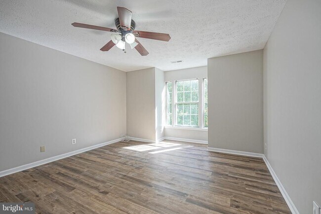 Building Photo - 95 Eldon Way