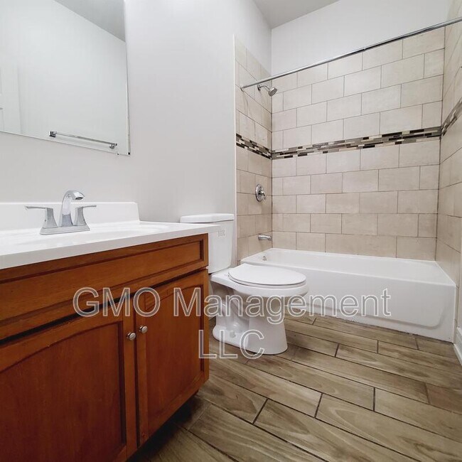 Building Photo - 4048 W Lexington St