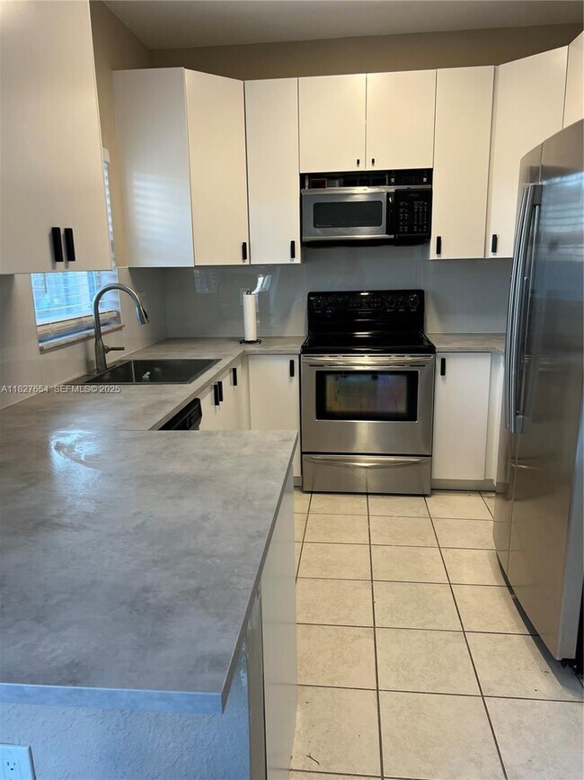 Building Photo - 4104 NE 24th Dr