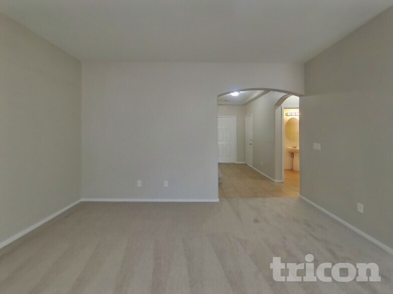 Building Photo - 11418 W Mountain View Dr