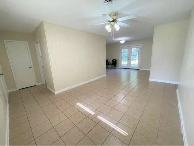 Building Photo - Stylish, Updated, Three Bedroom Home in the heart of Euless